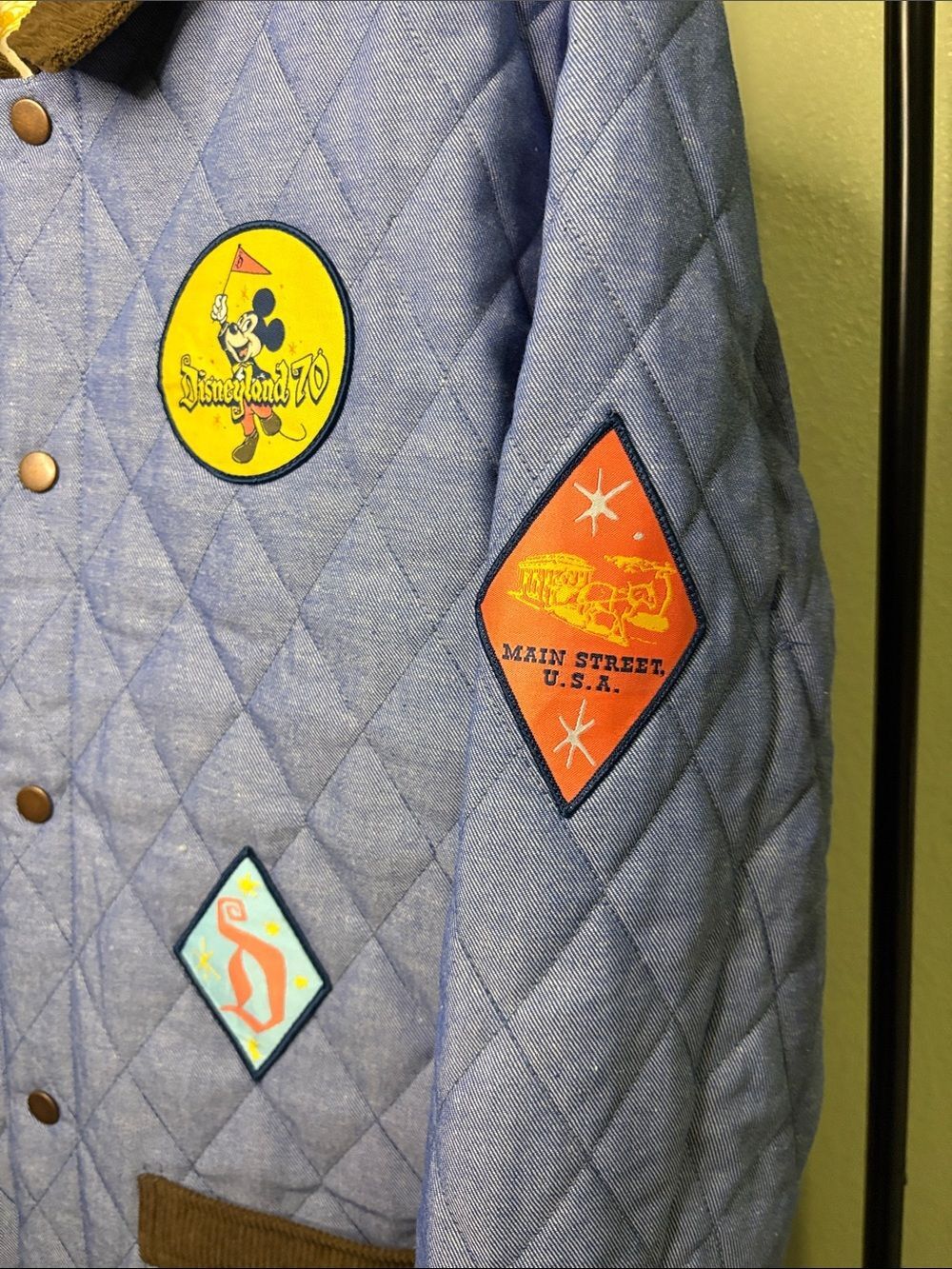 Disney Vault Collection 70 Reversible Patch Jacket Blue Tan Patterned Men's M - Picture 6 of 16